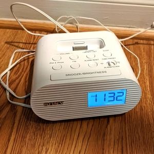 Vintage Sony ihome iPod radio alarm clock